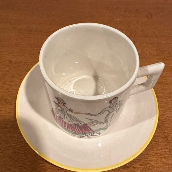 Vintage Small Cup And Saucer Made In Italy Dancing Couple With Cupid & Arrow - Picture 2 of 11